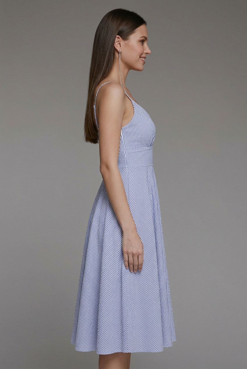 Elina | Randig Midiklänning Med Spaghettiband Och A-linjekjol För Dam